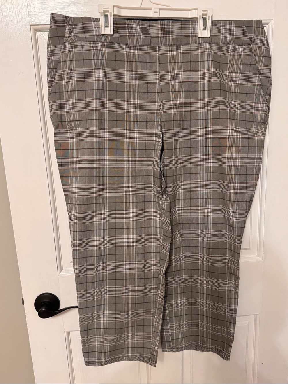 Simply Vera Vera Wang Gray Plaid Capris